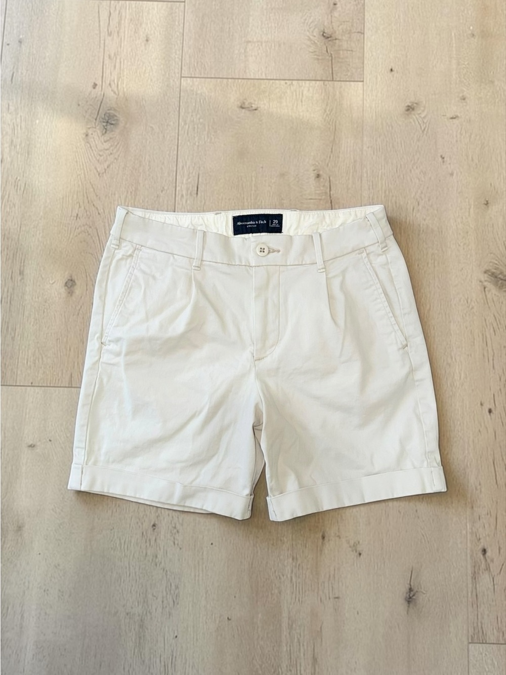 Abercrombie & Fitch Stretch Classic Pleated Chino Shorts Cream Size 29